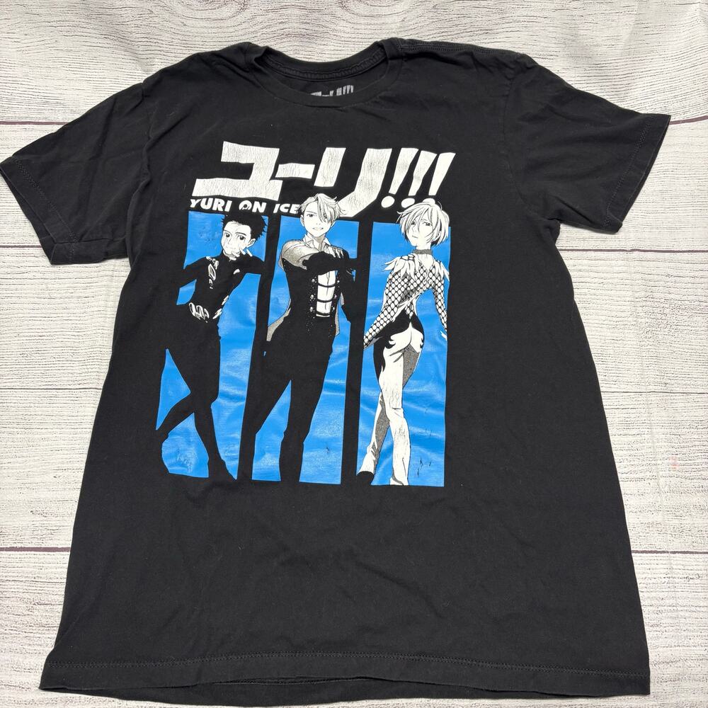 Crunchy Roll Yuri on Ice t shirt black size  L